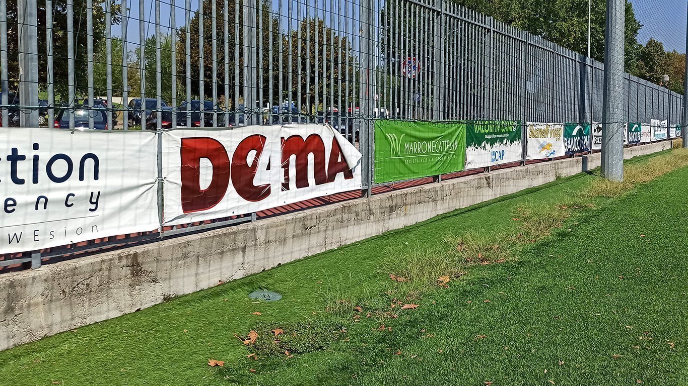 STRISCIONE IN PVC PERSONALIZZATO CON LA TUA GRAFICA  Occhiellato e  Rinforzato - Stampa in HD (500x100 cm) : : Casa e cucina